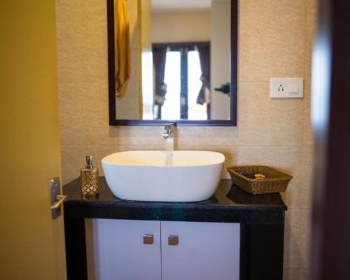 When you stay at Dolphin Nose Retreat, you'll be within a 10-minute drive of Kodaikanal Lake. Free perks include WiFi